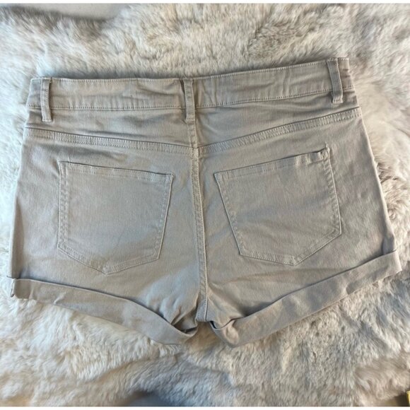 H&M Women's Khaki Shorts with Rolled Cuffs Size 6 - Picture 4 of 4